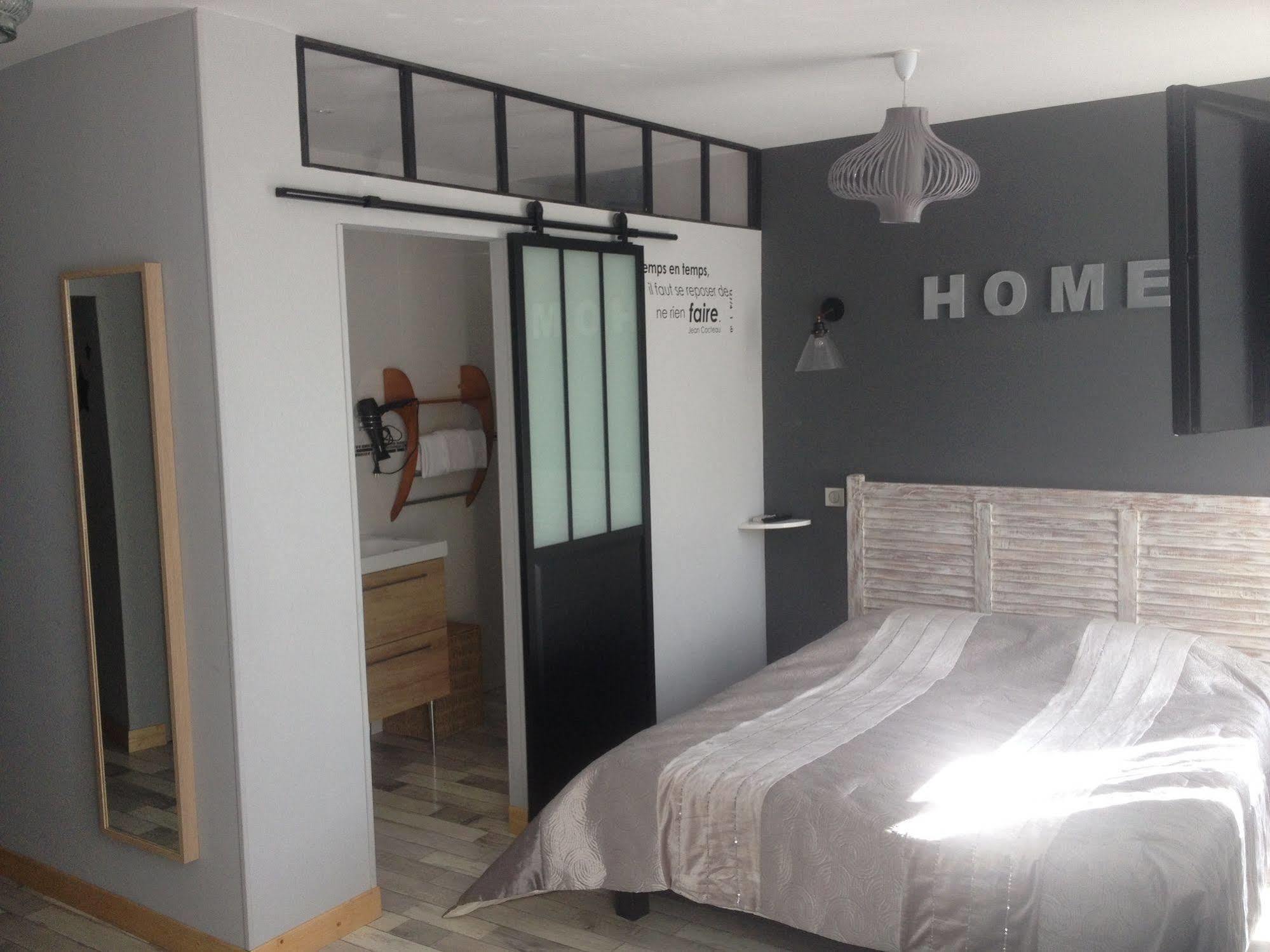 Hotel Le P'Tit Monde Montignac-Lascaux Bagian luar foto