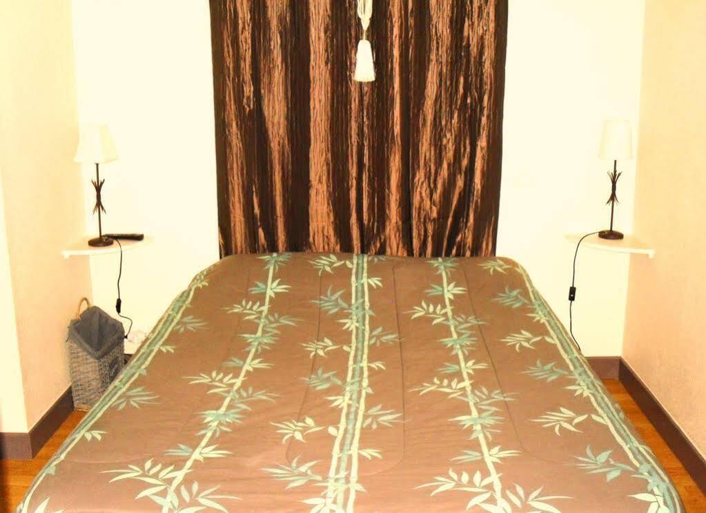 Hotel Le P'Tit Monde Montignac-Lascaux Bagian luar foto