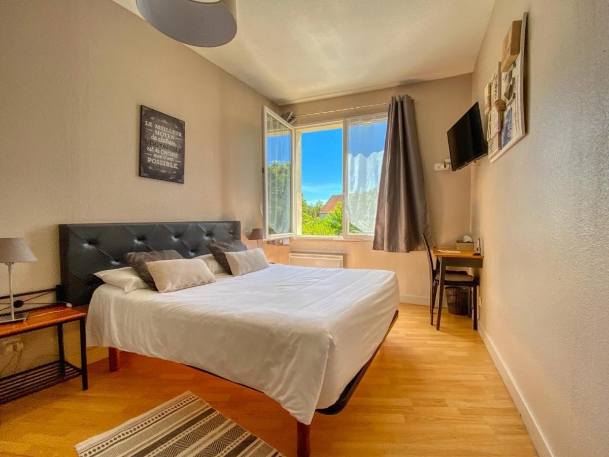 Hotel Le P'Tit Monde Montignac-Lascaux Bagian luar foto